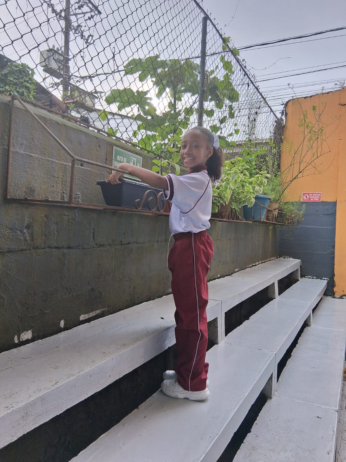 Participación de estudiantes en la huerta